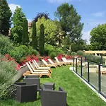 费内-伏尔泰日内瓦公寓式酒店 公寓式酒店 4*
