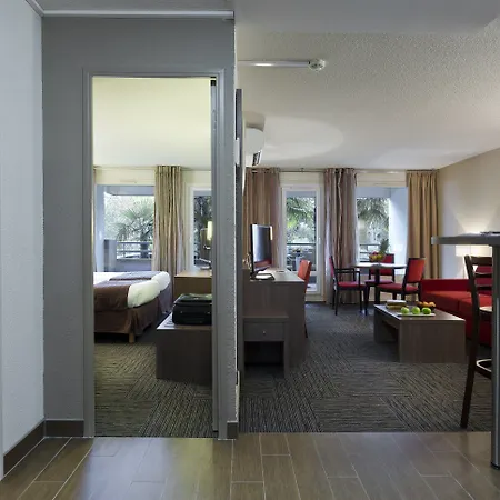 レジデンス ラ レザーヴ ジュネーブ フィルネー ヴォルテール